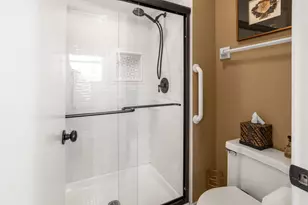 5335 S Sutton Pl, Greenfield, WI 53221 - Photo 12