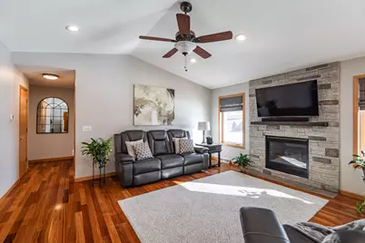 315  Cypress Circle Ln, Holmen, WI 54636 - Photo 6