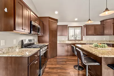 1961 W Kohl Dr, Grand Chute, WI 54913 - Photo 10