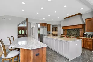 W292S5474 Fox Run Ct, Genesee, WI 53189 - Photo 6