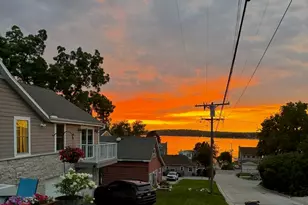 131 Maple Ave, Pewaukee, WI 53072 - Photo 32