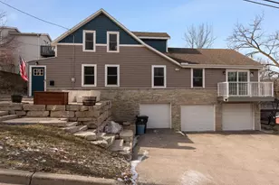 131 Maple Ave, Pewaukee, WI 53072 - Photo 2