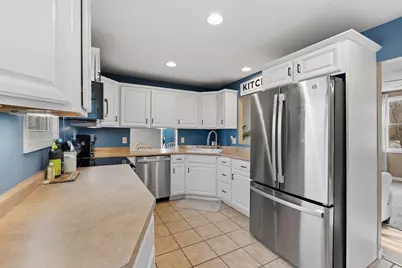 131  Maple Ave, Pewaukee, WI 53072 - Photo 6