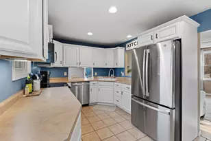 131 Maple Ave, Pewaukee, WI 53072 - Photo 6