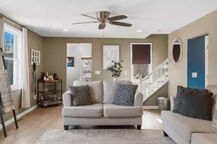 131 Maple Ave, Pewaukee, WI 53072 - Photo 10