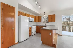 1047 W Court St, Elkhorn, WI 53121 - Photo 8