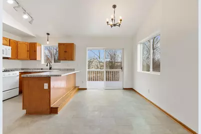 1047 W Court St, Elkhorn, WI 53121 - Photo 6
