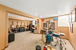 13715 W Park Ave, New Berlin, WI 53151 - Photo 30