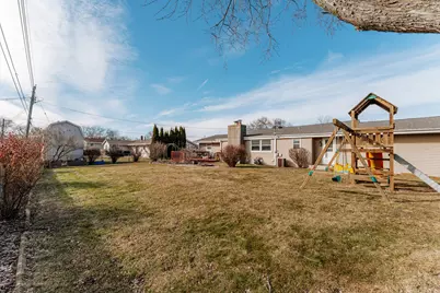 13715 W Park Ave, New Berlin, WI 53151 - Photo 38