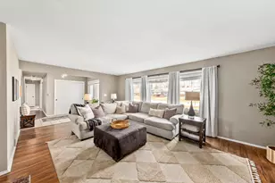 13715 W Park Ave, New Berlin, WI 53151 - Photo 4