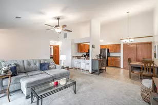 1043 Quinlan Dr, Pewaukee, WI 53072 - Photo 2