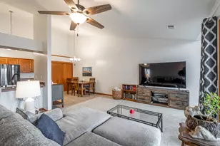 1043 Quinlan Dr, Pewaukee, WI 53072 - Photo 4