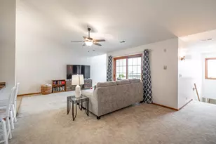 1043 Quinlan Dr, Pewaukee, WI 53072 - Photo 6