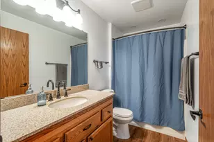 1043 Quinlan Dr, Pewaukee, WI 53072 - Photo 20