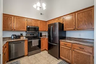 1043 Quinlan Dr, Pewaukee, WI 53072 - Photo 12