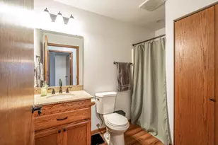 1043 Quinlan Dr, Pewaukee, WI 53072 - Photo 24