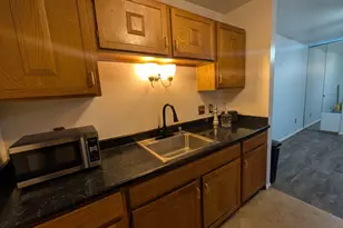 7721 N 60th St, Milwaukee, WI 53223 - Photo 8