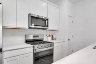 4849 Oakmont Rd, Racine, WI 53403 - Photo 10