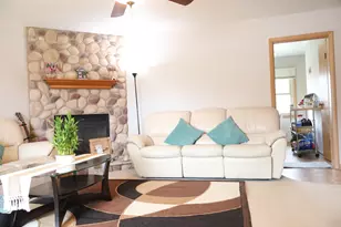 5542 W Jerelyn Pl, Milwaukee, WI 53219 - Photo 6