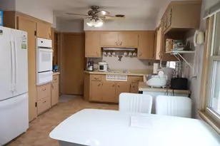 5542 W Jerelyn Pl, Milwaukee, WI 53219 - Photo 10