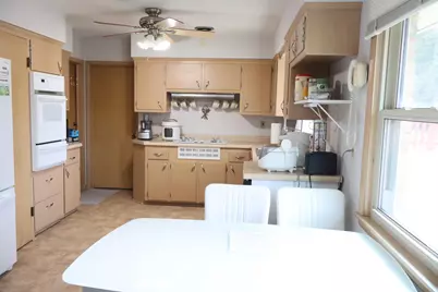 5542 W Jerelyn Pl, Milwaukee, WI 53219 - Photo 12