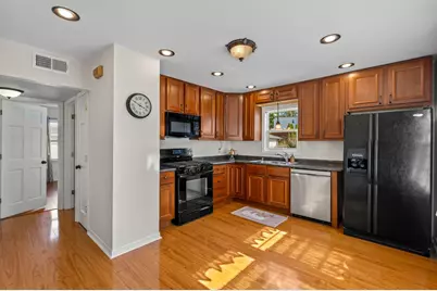 3666 S 21st St, Milwaukee, WI 53221 - Photo 4