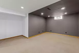 3666 S 21st St, Milwaukee, WI 53221 - Photo 10