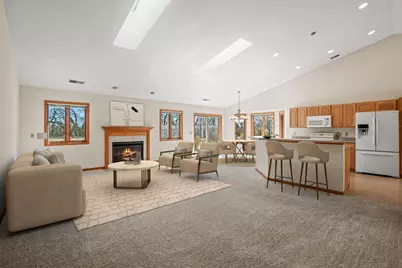 6331  Kingsview Dr, Racine, WI 53406 - Photo 8