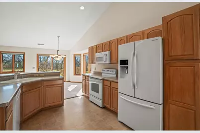 6331  Kingsview Dr, Racine, WI 53406 - Photo 10