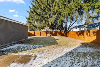 183 E McWilliams St, Fond du Lac, WI 54935 - Photo 22