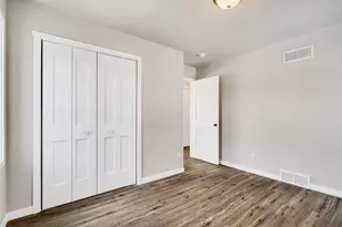 907 Wilson St, Onalaska, WI 54650 - Photo 8