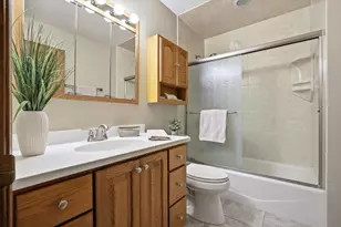 581 Hartridge Dr, Hartland, WI 53029 - Photo 8