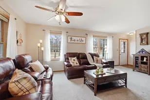 581 Hartridge Dr, Hartland, WI 53029 - Photo 1