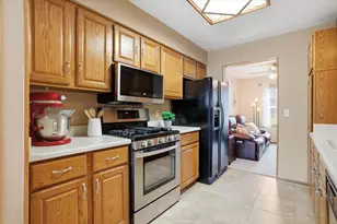 581 Hartridge Dr, Hartland, WI 53029 - Photo 4