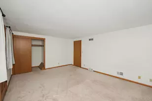 5075 W Colonial Ct, Greenfield, WI 53220 - Photo 20