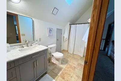 1722  Journeys Dr, Delafield, WI 53029 - Photo 16