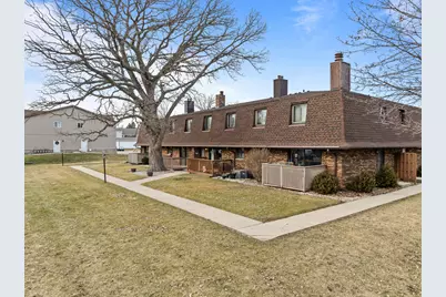 620  Bowers Blvd #4, Delavan, WI 53115 - Photo 4