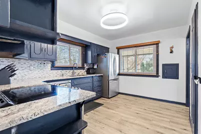 5422 S 43rd St, Greenfield, WI 53221 - Photo 10