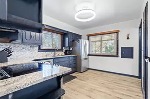 5422 S 43rd St, Greenfield, WI 53221 - Photo 10