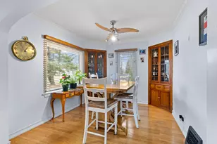 5422 S 43rd St, Greenfield, WI 53221 - Photo 8