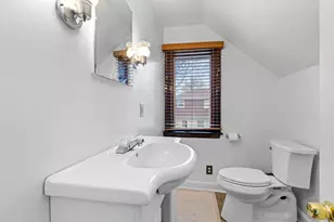 5422 S 43rd St, Greenfield, WI 53221 - Photo 16