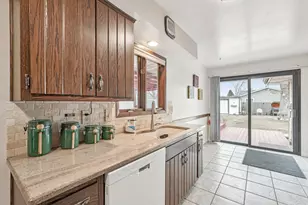 2304 85th St, Kenosha, WI 53143 - Photo 10