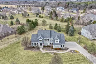 1260 4 Winds Wy, Hartland, WI 53029 - Photo 2