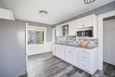 2148 S 91st St, West Allis, WI 53227 - Photo 6