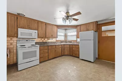 955  Laduron Dr, Mishicot, WI 54228 - Photo 6