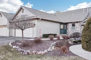 445 Sunset Trail, Hartland, WI 53029 - Photo 2