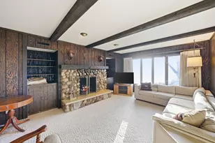 W166N10436 Surrey Dr, Germantown, WI 53022 - Photo 2