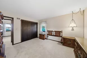 W166N10436 Surrey Dr, Germantown, WI 53022 - Photo 14