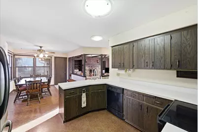 W166N10436  Surrey Dr, Germantown, WI 53022 - Photo 6