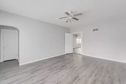 2211 S 12th St, Milwaukee, WI 53215 - Photo 16